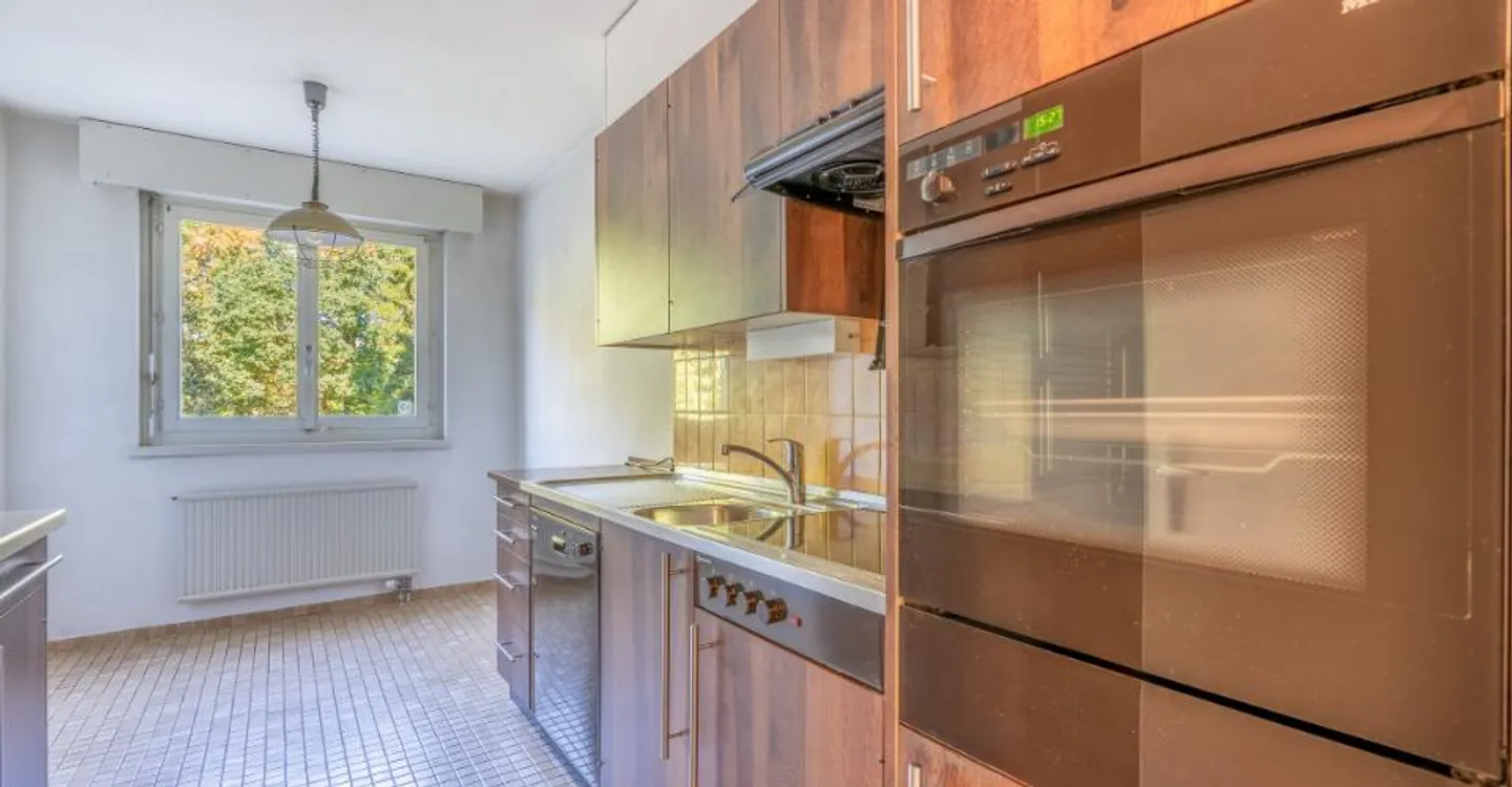 Superb 4.5 rooms to renovate - Unobstructed view - Metro - Absolute calm - Photo 12 of 13