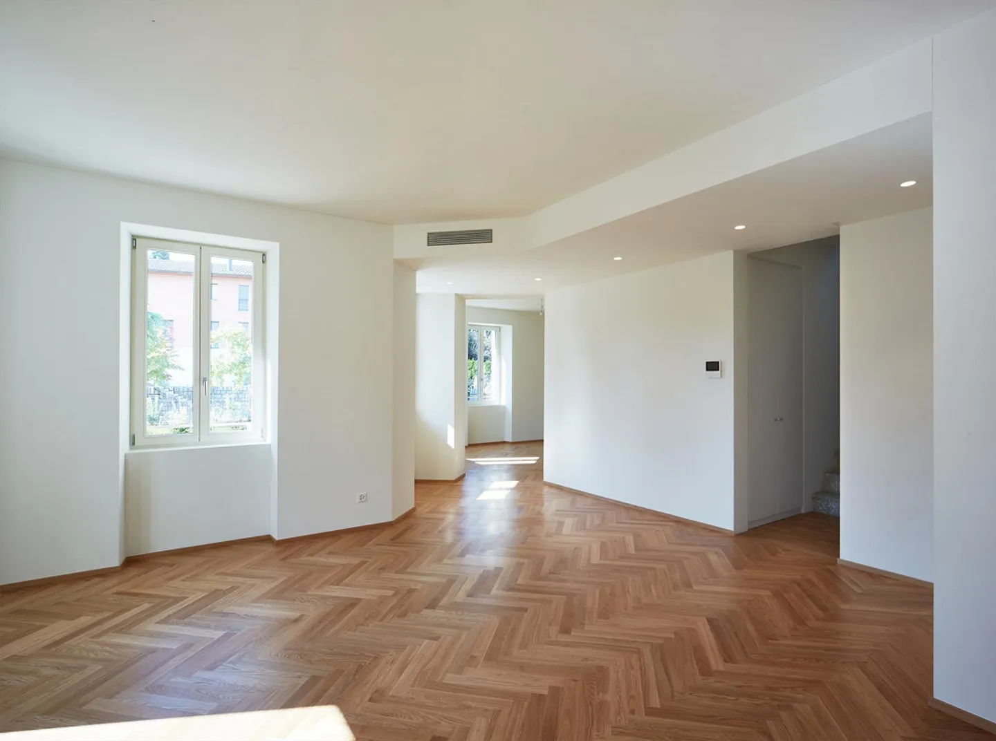 Historic Villa - 4.5 room duplex with large garden - Photo 4 of 13