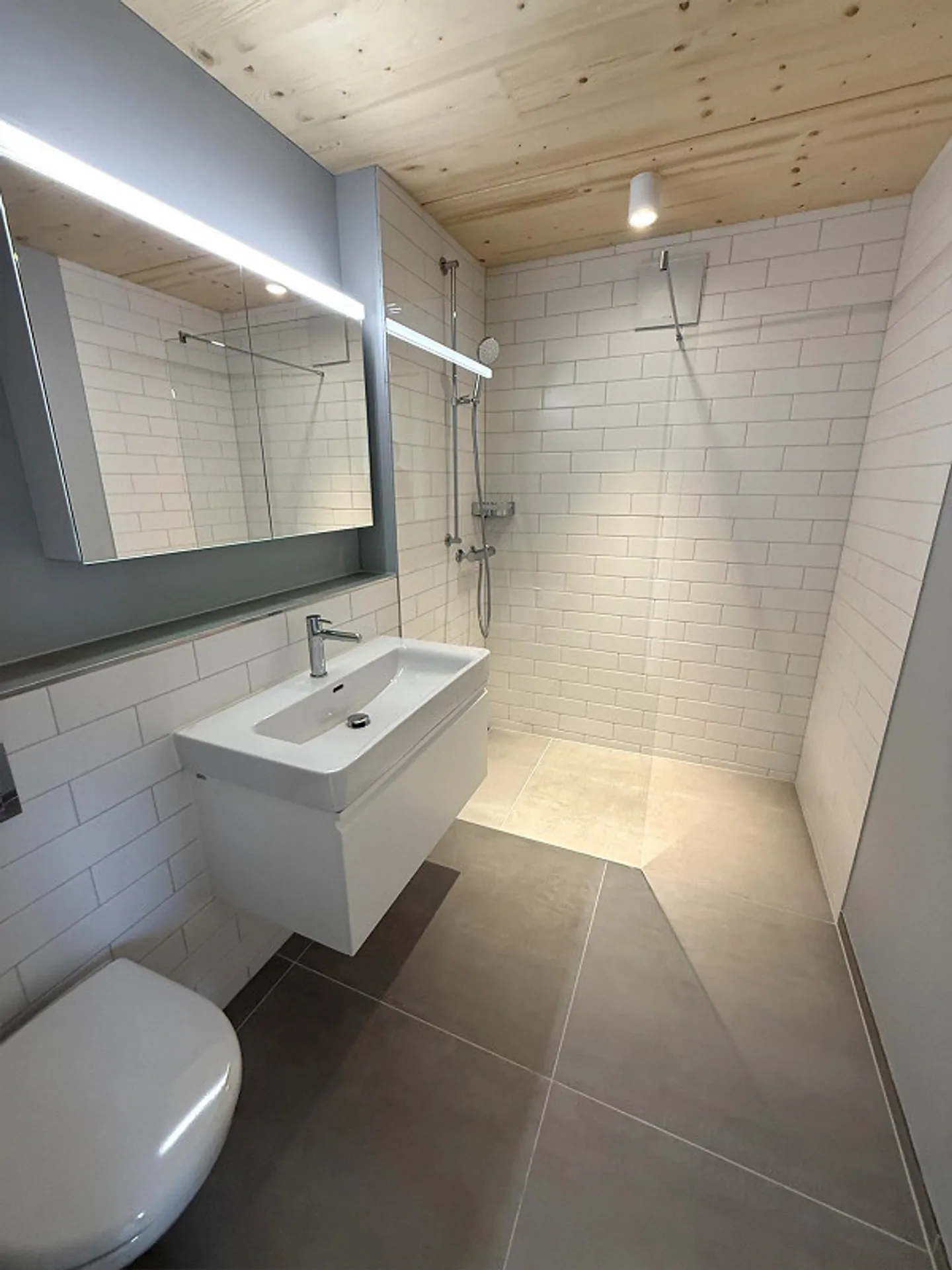 Appartement 4.5 pièces quasi neuf à proximité immédiate du lac - Photo 7 sur 11