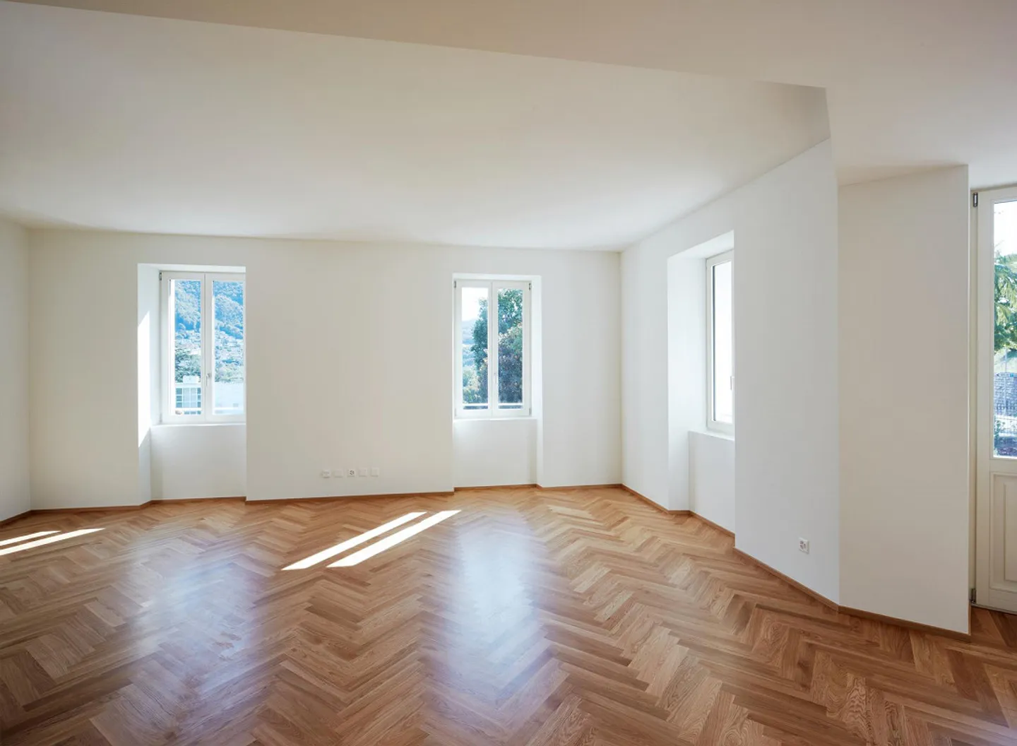 Historic Villa - 4.5 room duplex with large garden - Photo 5 of 13