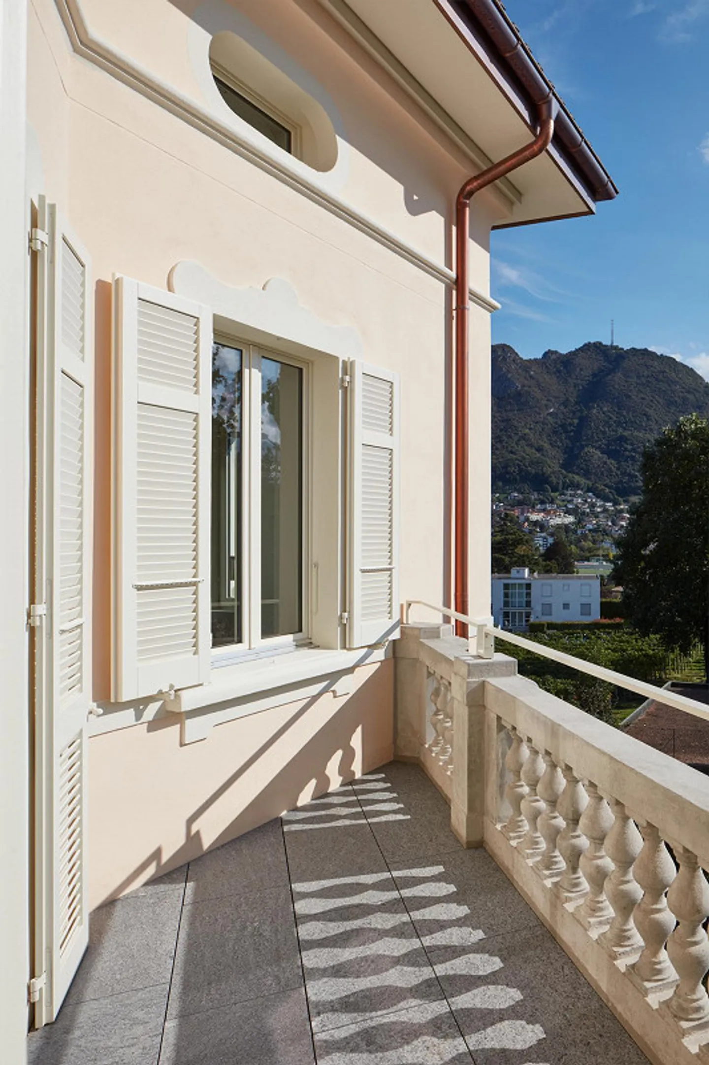 Historic Villa - 4.5 room duplex with large garden - Photo 7 of 13