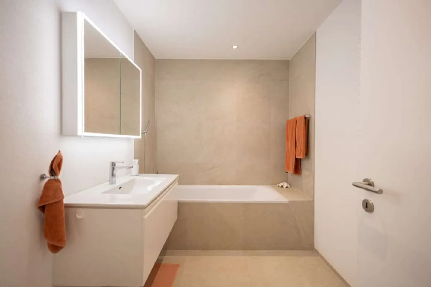 Apartment for rent - Photo 2 of 8