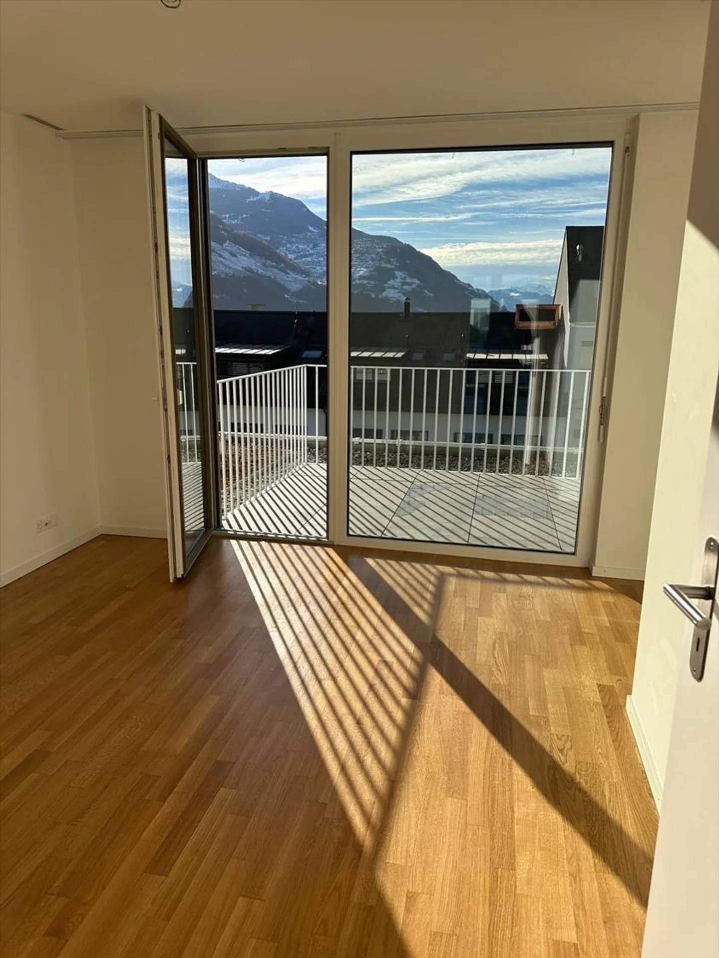 Prächtiges 3.5-Zimmer-Attikapartment mit Schlossblick - Garantie inklusive - Foto 4 von 10