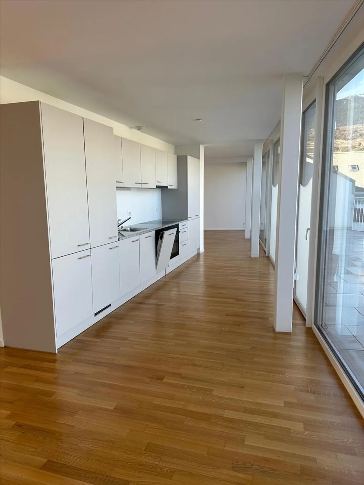 Prächtiges 3.5-Zimmer-Attikapartment mit Schlossblick - Garantie inklusive - Foto 3 von 10