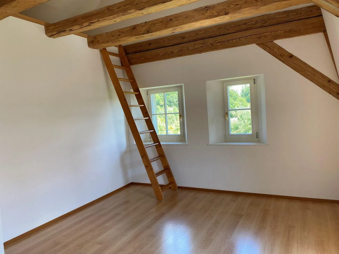 Charming attic apartment in Wabern - Photo 2 of 10