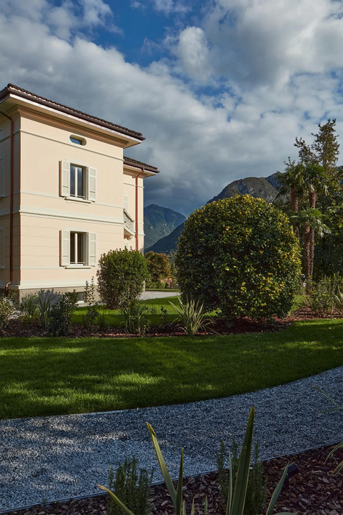 Historic Villa - 4.5 room duplex with large garden - Photo 11 of 13