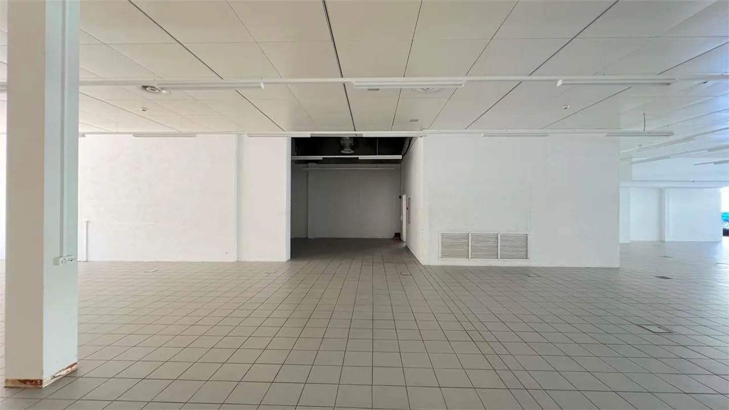 BARBENGO - Polo Commerciale di Grancia - Foto 7 di 9