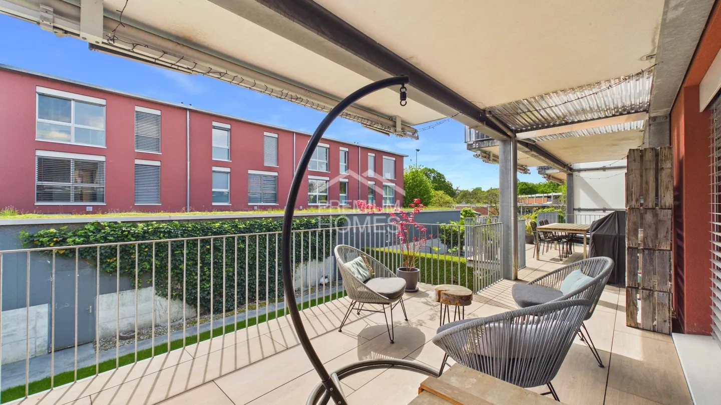 Spacious Apartment with Balcony - Photo 6 of 6
