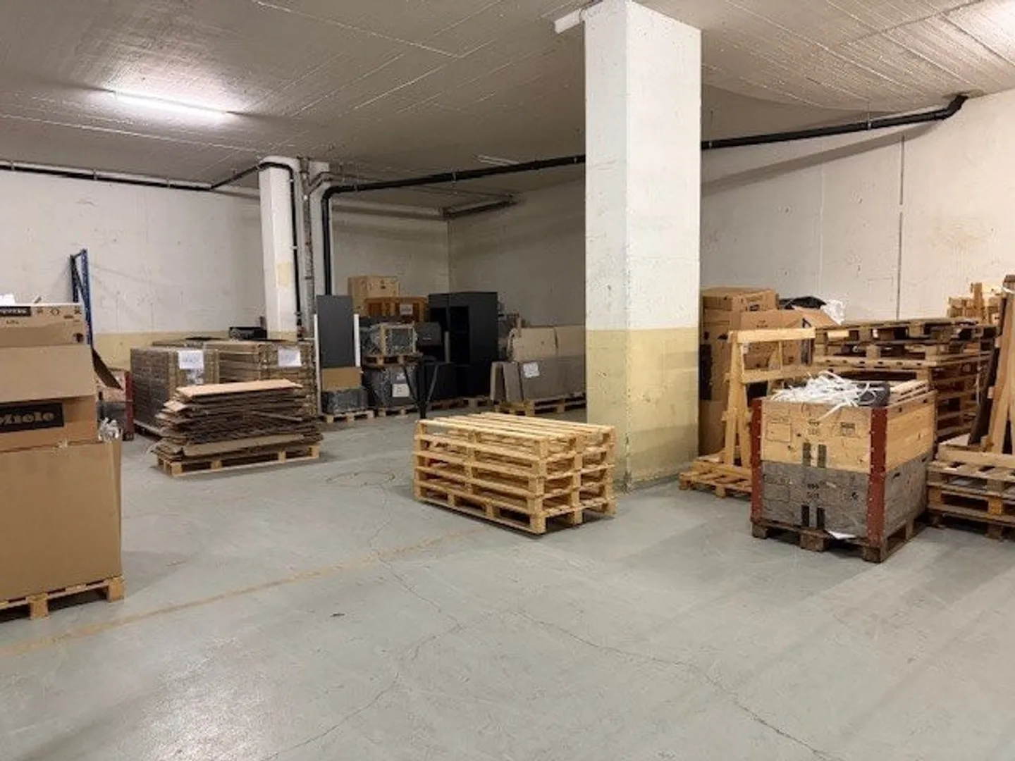 Environ 255 m² d'espace de stockage dans un immeuble commercial directement sur l'A1 - Photo 4 sur 5