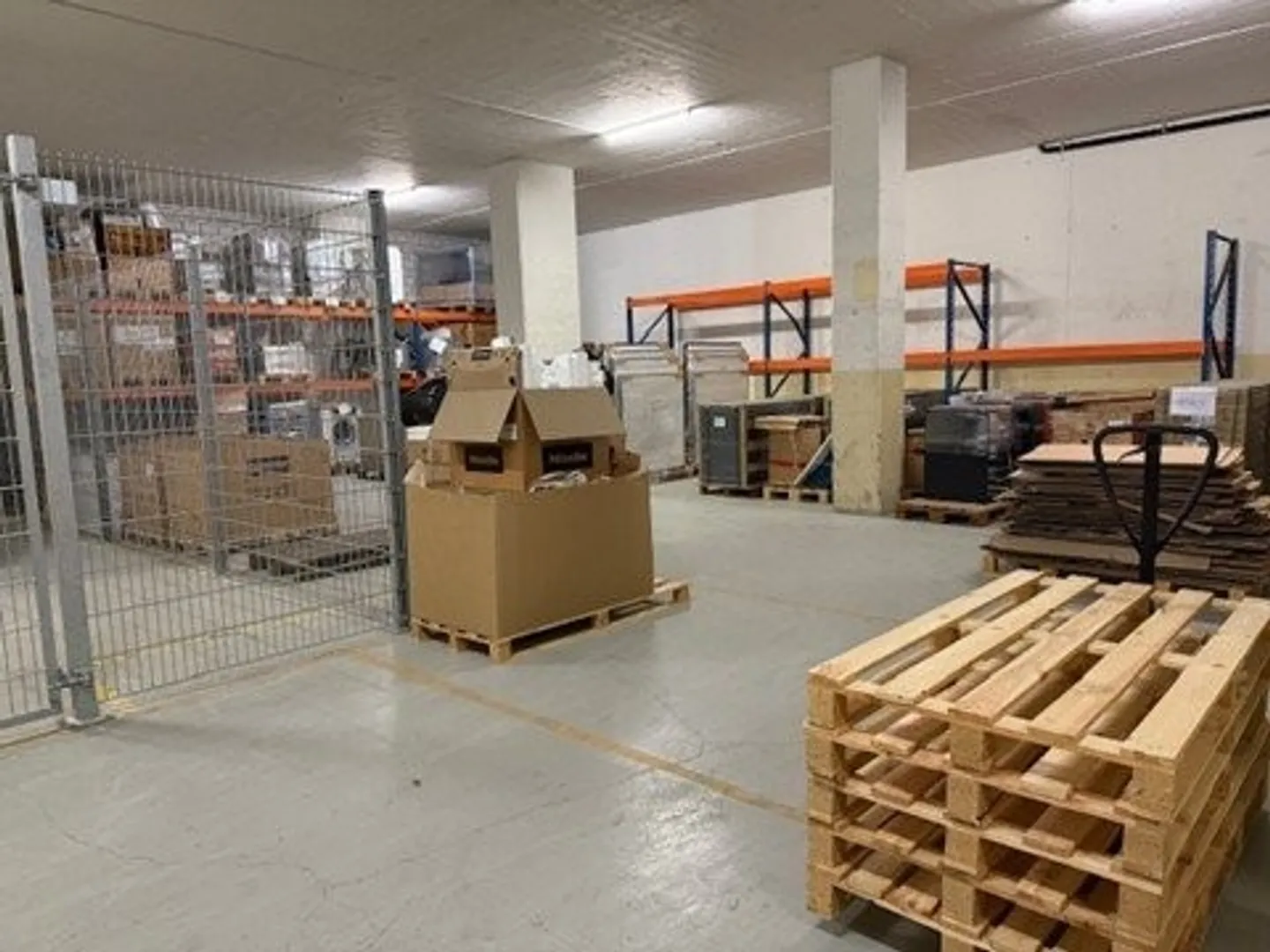 Environ 255 m² d'espace de stockage dans un immeuble commercial directement sur l'A1 - Photo 5 sur 5