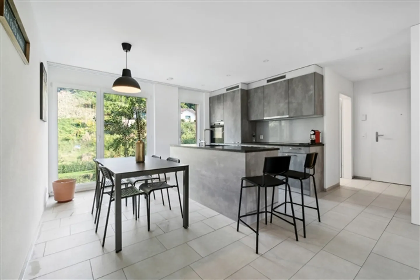 Appartement lumineux de 3,5 pièces avec balcon à Döttingen à vendre - Photo 3 sur 11