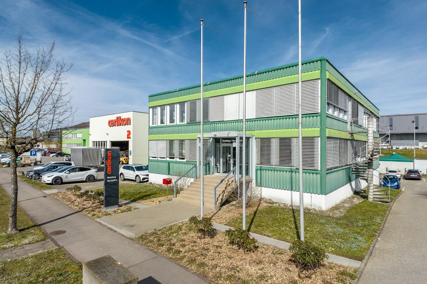 À la recherche d'un nouveau siège social ? Espaces commerciaux, de production et de stockage disponibles... - Photo 2 sur 13