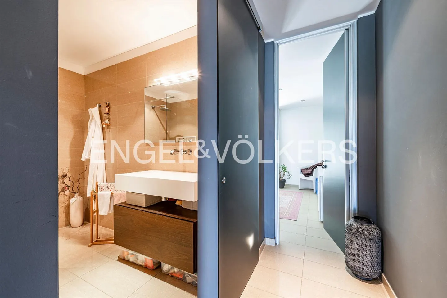 Modernes Apartment mit Terrasse - Foto 10 von 13