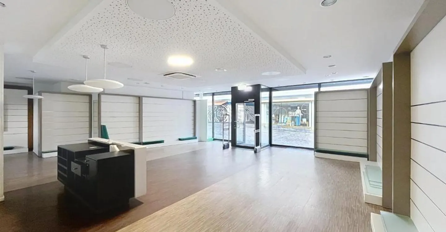 Local commercial au centre de Sion - Grandes surfaces modulables - Photo 7 of 11