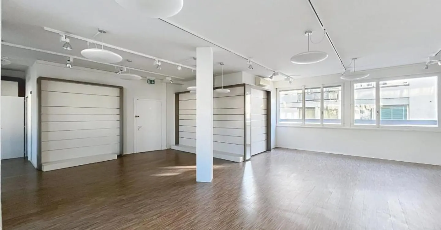 Local commercial au centre de Sion - Grandes surfaces modulables - Photo 10 of 11
