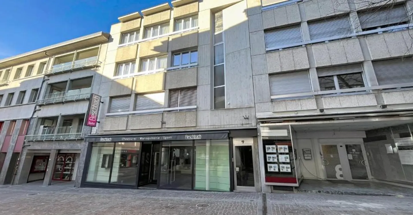 Local commercial au centre de Sion - Grandes surfaces modulables - Photo 1 of 11