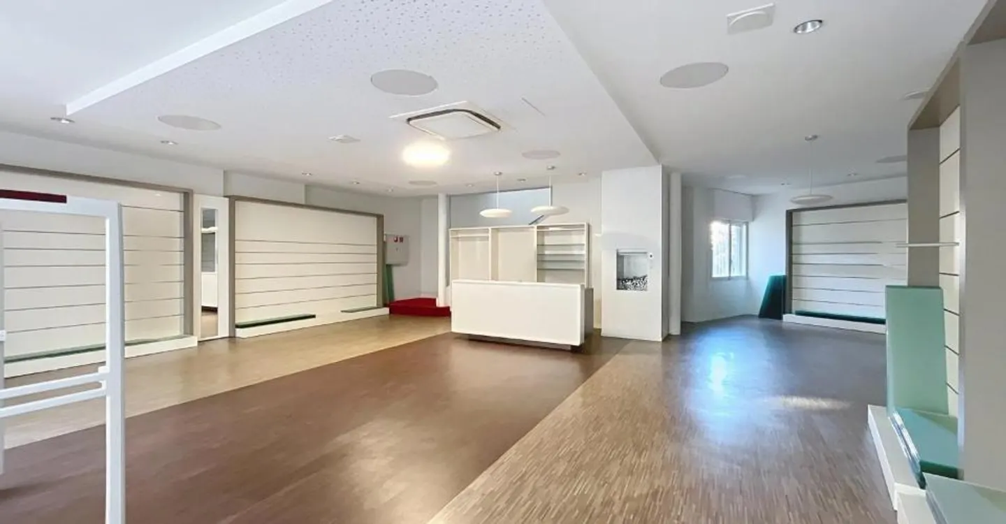 Local commercial au centre de Sion - Grandes surfaces modulables - Photo 4 of 11