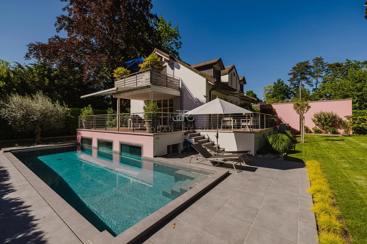 Elegance and Serenity / Renovated Detached Villa with Pool - Photo 9 of 9