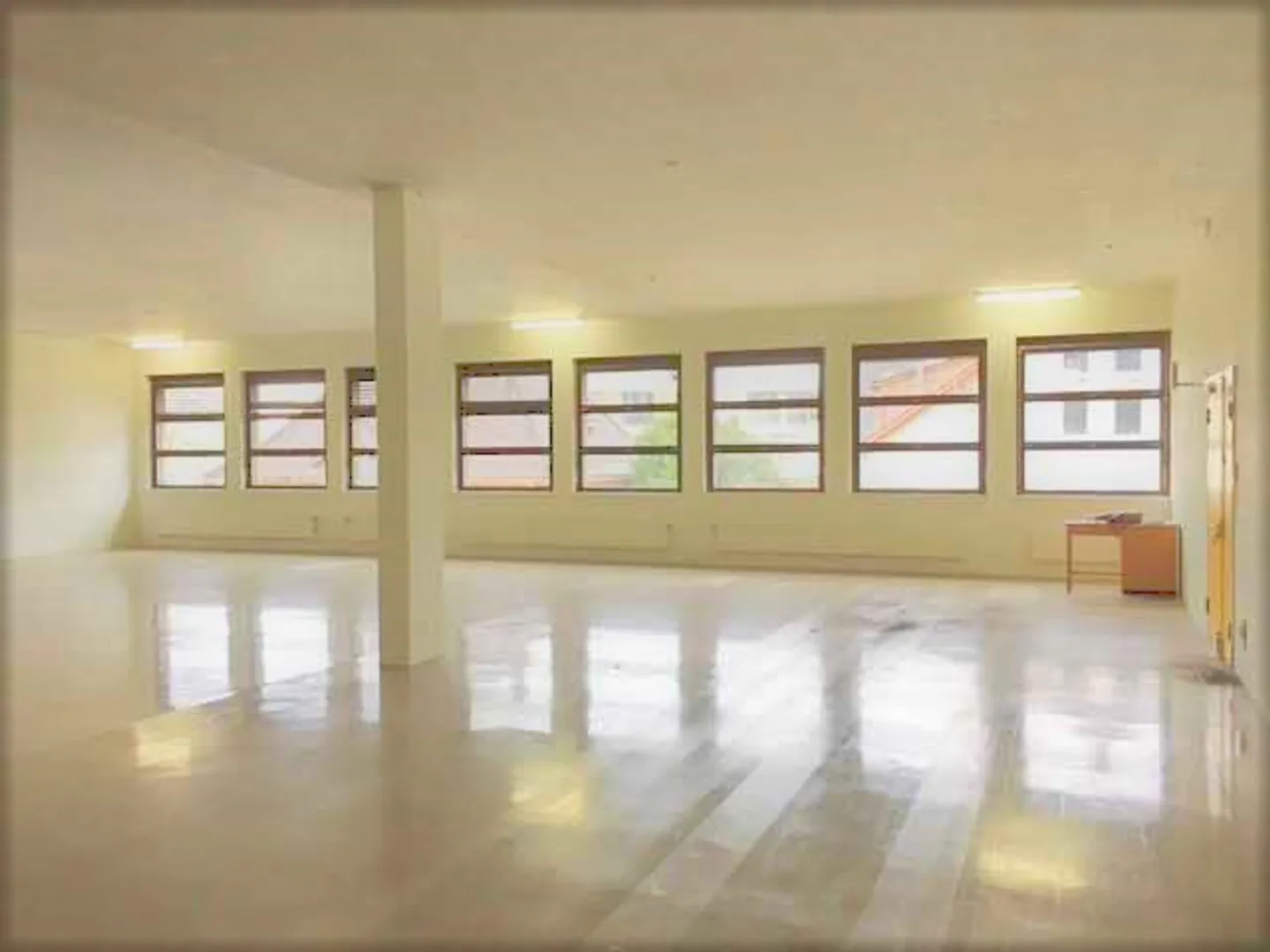 Mischgenutztes Gebäude mieten - Foto 2 von 2
