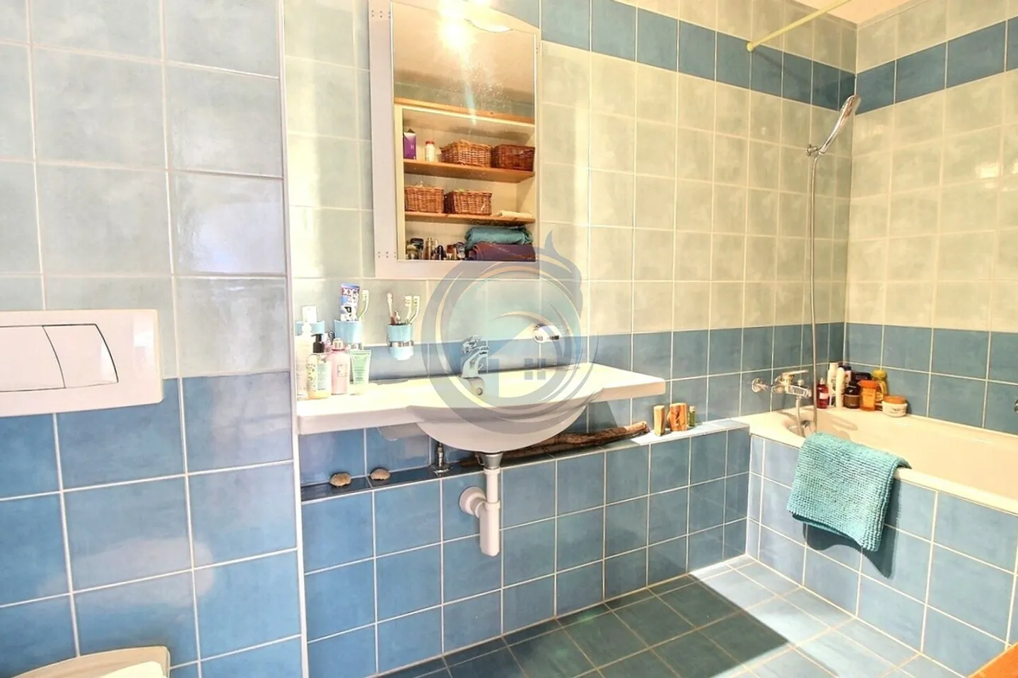 SPACIEUSE ET LUMINEUSE VILLA CONTIGUË CONTEMPORAINE DE 6,5 PIÈCES - Photo 13 sur 16