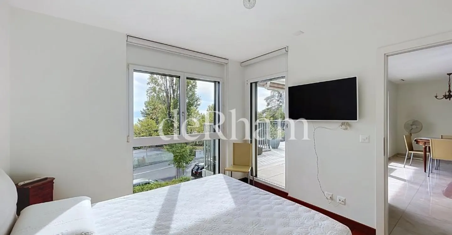 Appartement Charmant avec Vue sur le Lac - Photo 4 sur 10