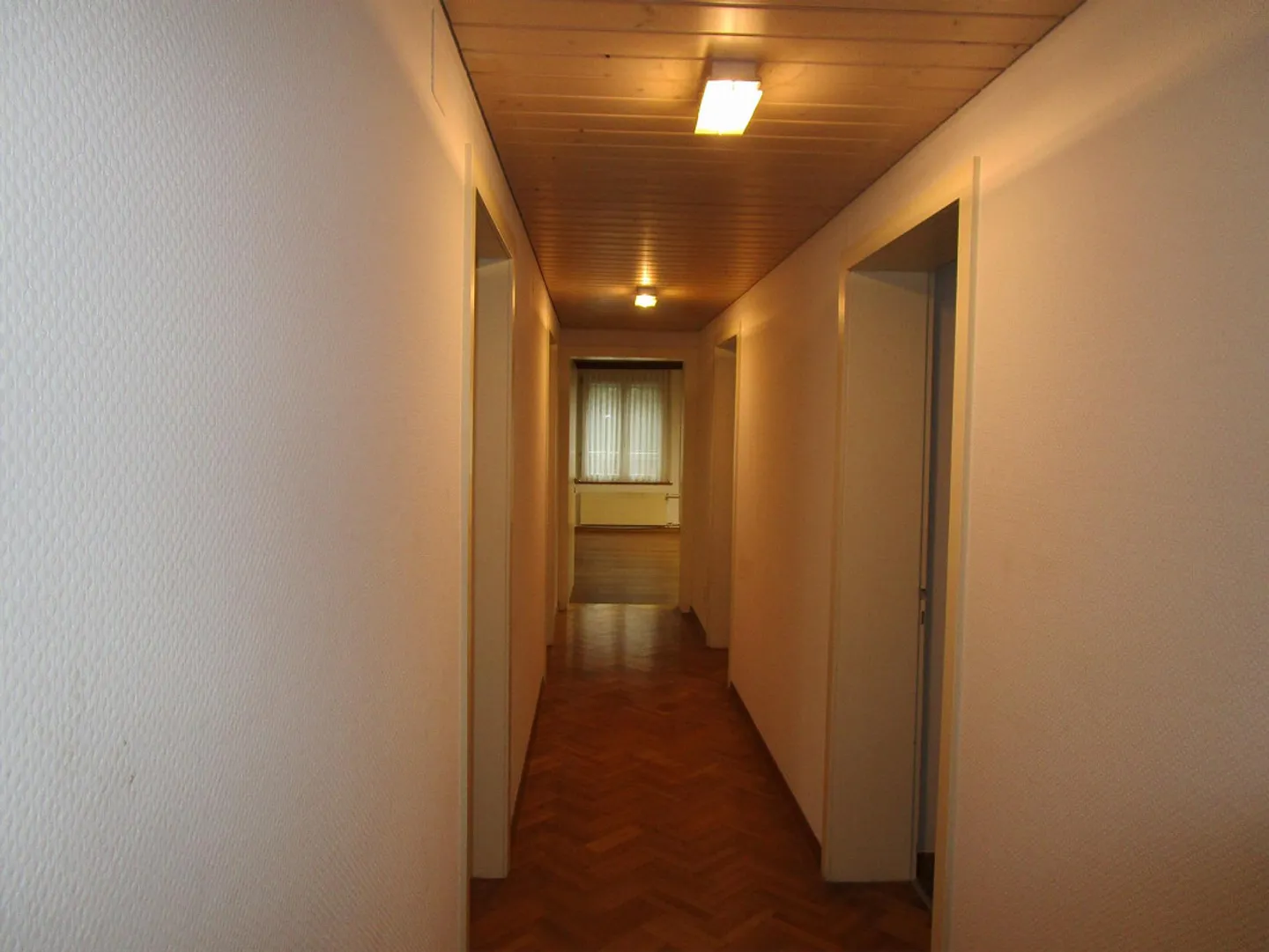 Bel appartement lumineux de 5,5 pièces en ville - Photo 2 sur 6