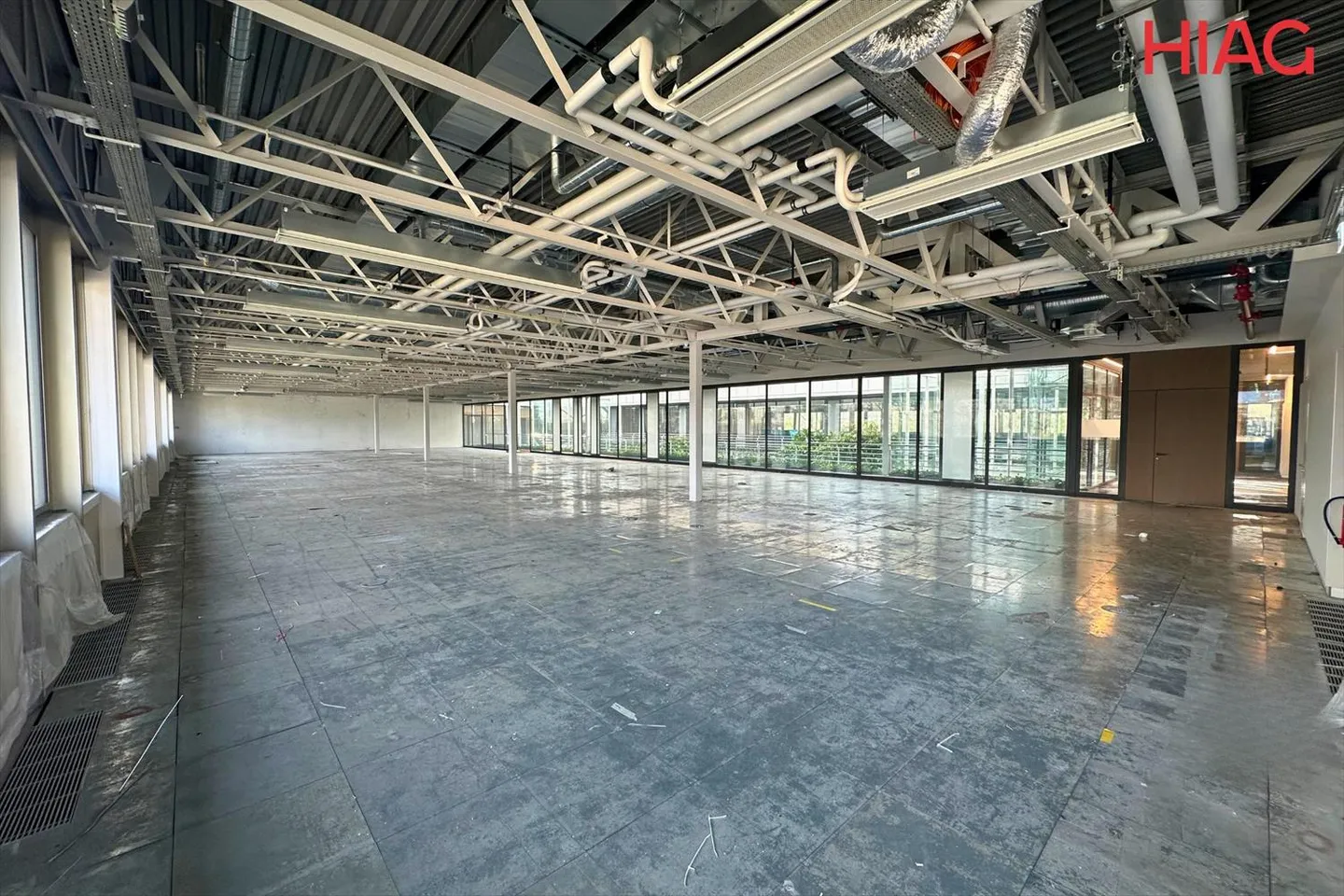 For rent, semi-industrial spaces in Meyrin at The Hive Campus. - Photo 3 of 6