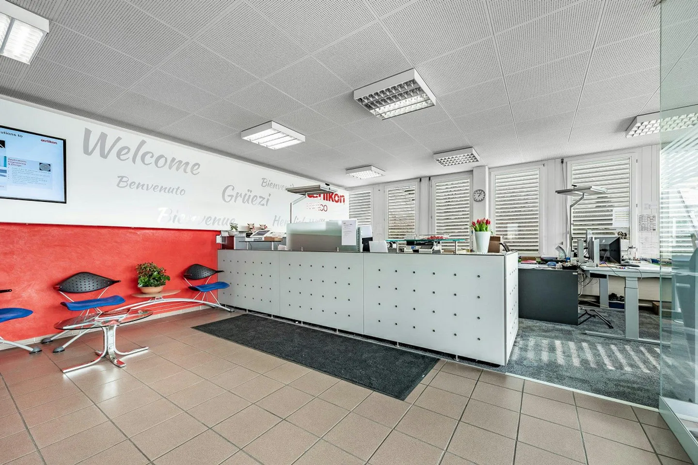 1,010 m² air-conditioned office space - ideal for administration, development... - Photo 2 of 8