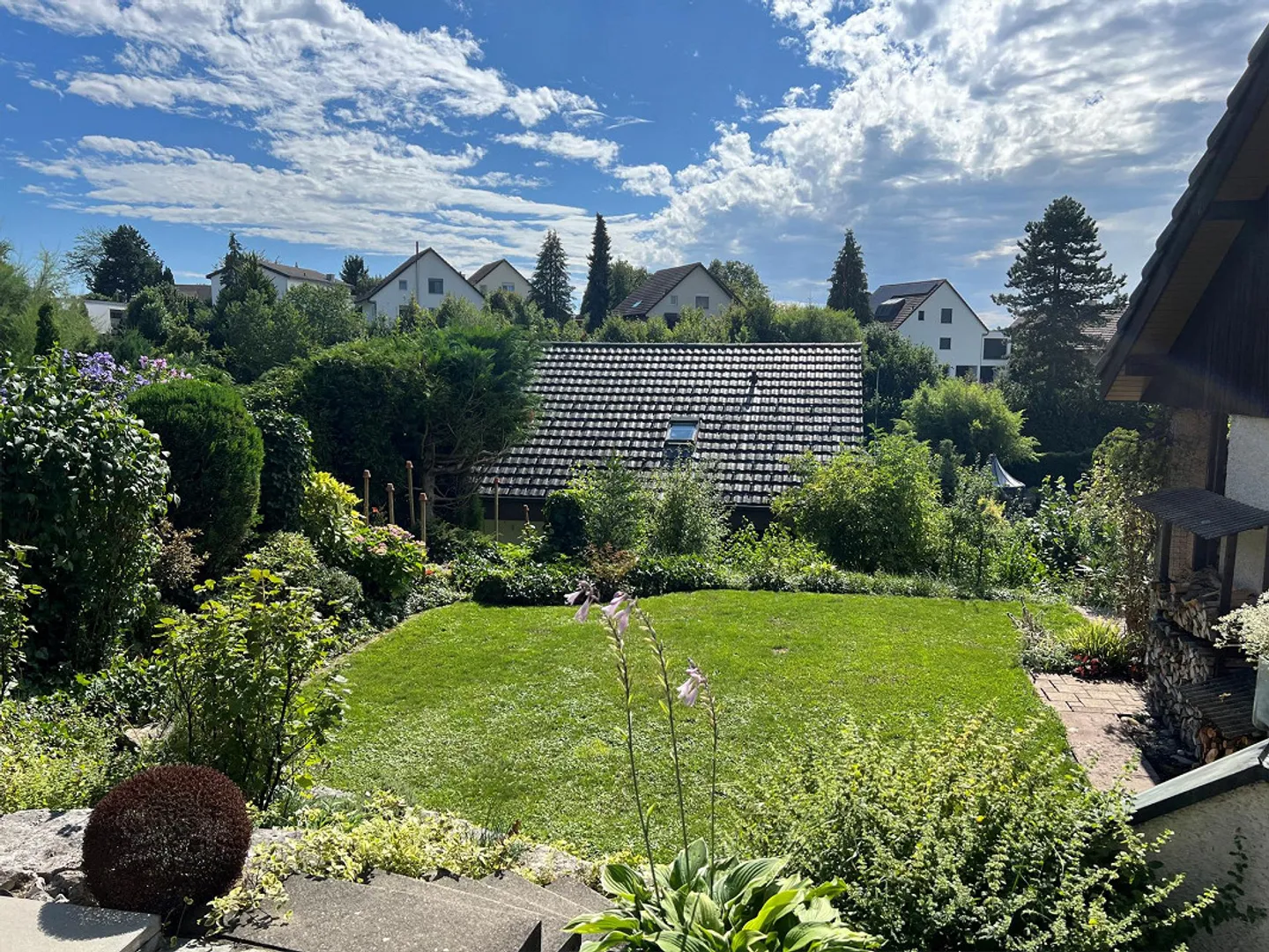 Family-friendly single-family house with large garden in Uhwiesen - Photo 5 of 15