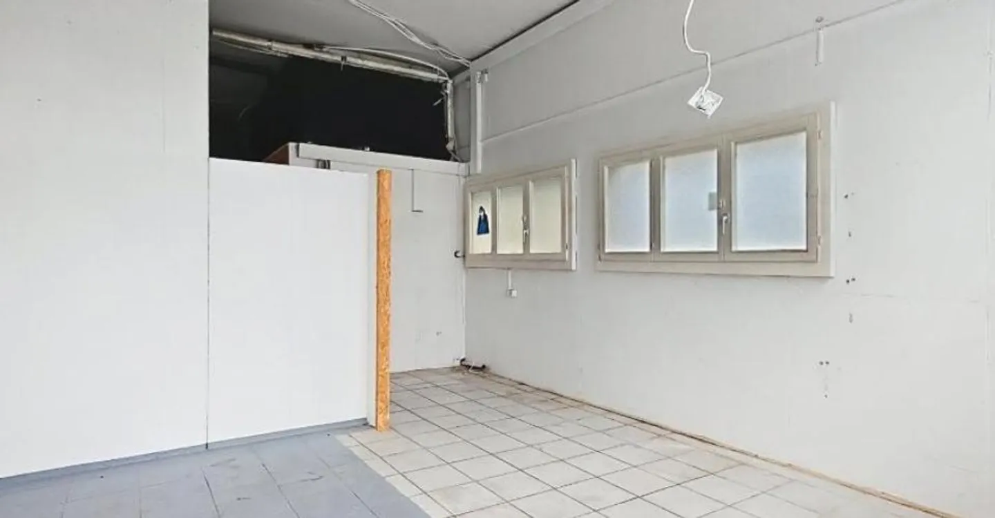 Espace Commercial Spacieux - Photo 8 sur 9