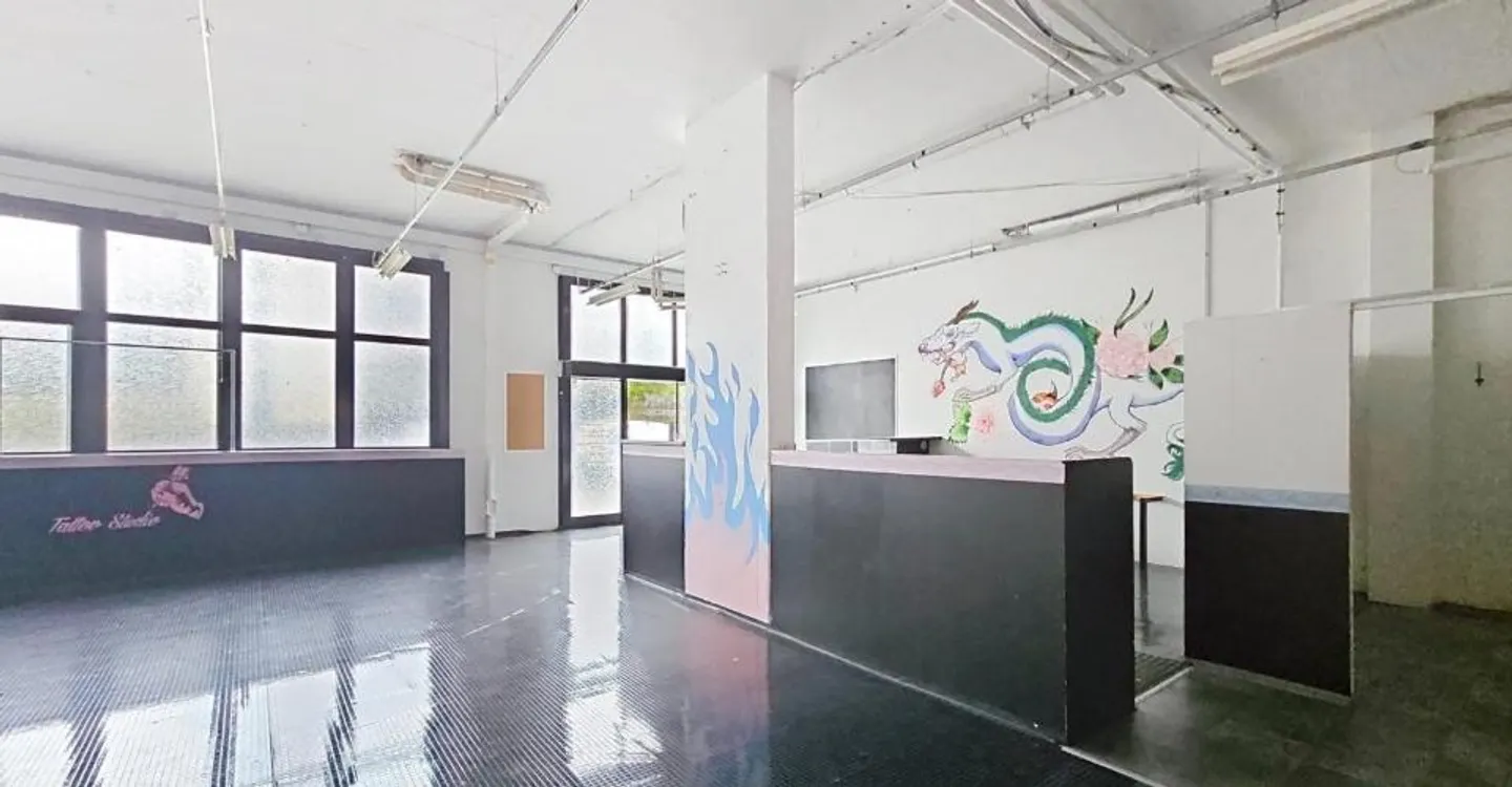 Espace Commercial Spacieux - Photo 2 sur 9