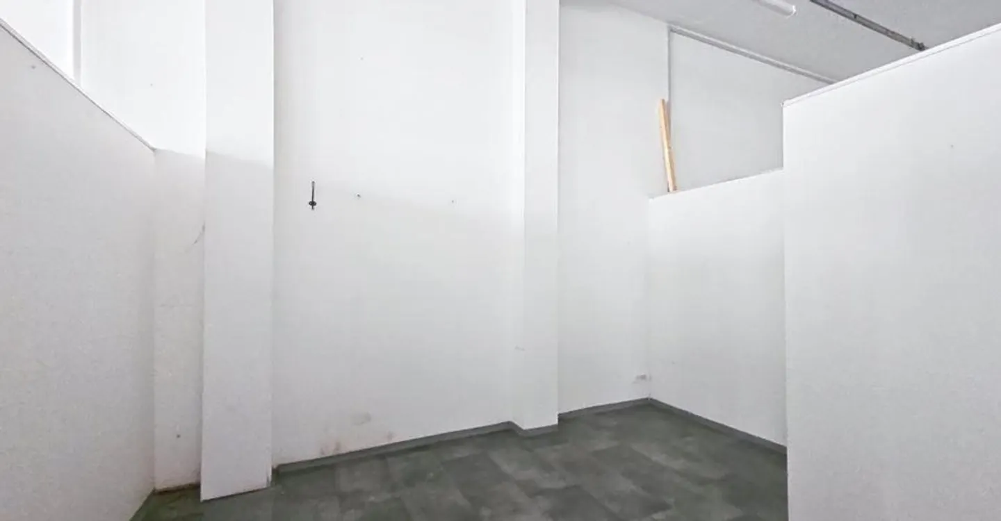 Espace Commercial Spacieux - Photo 5 sur 9