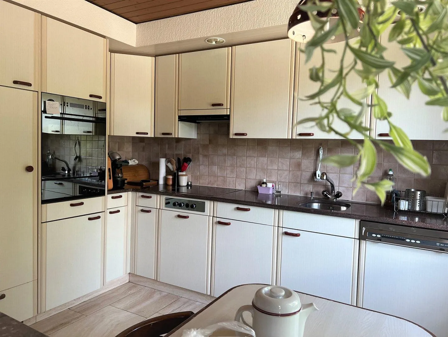 Family-friendly single-family house with large garden in Uhwiesen - Photo 10 of 15