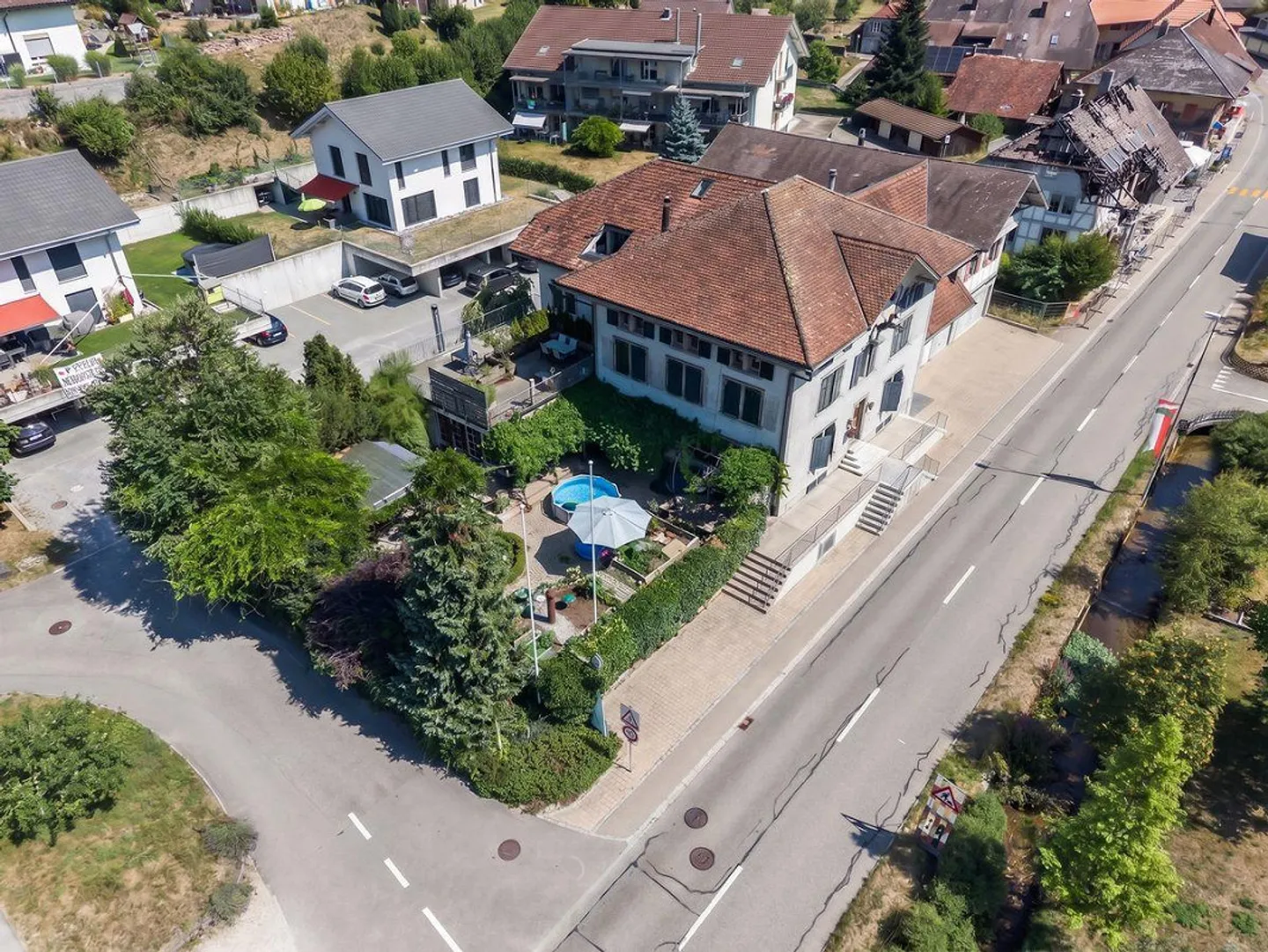 Charme historique. Grand espace de vie de 182 m². Jardin privé. - Photo 1 sur 13