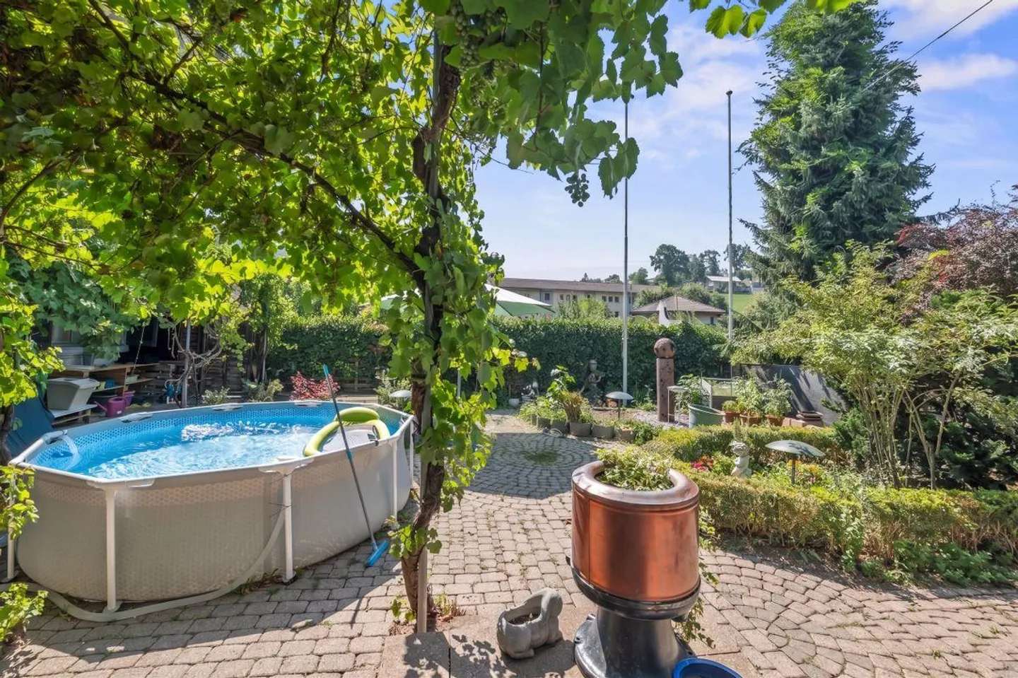 Charme historique. Grand espace de vie de 182 m². Jardin privé. - Photo 2 sur 13