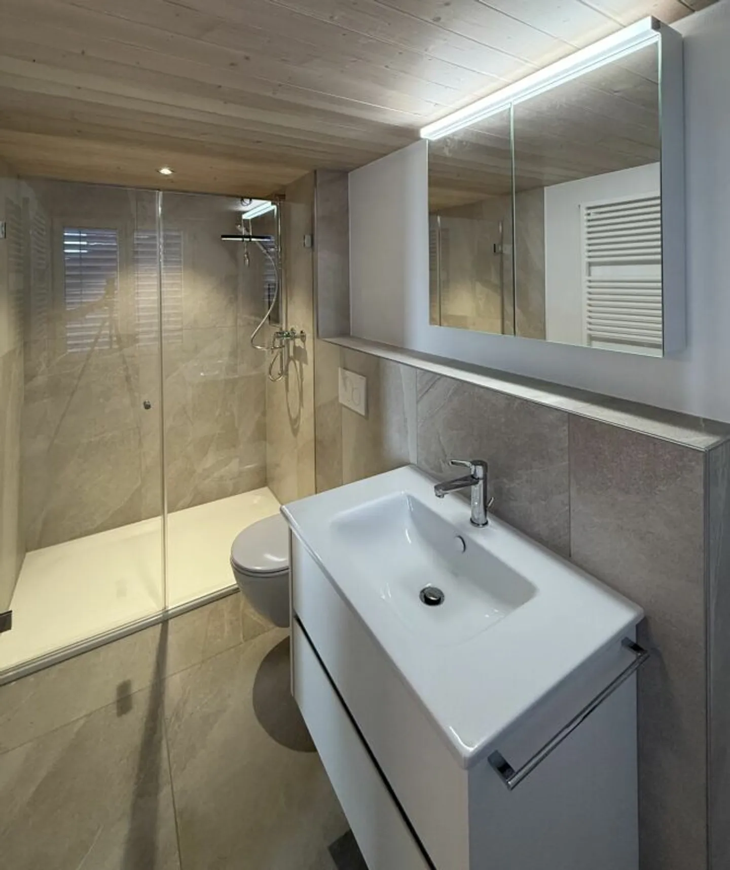 2.5-Room Maisonette Apartment with Rooftop Terrace in Schwanden - Photo 3 of 6