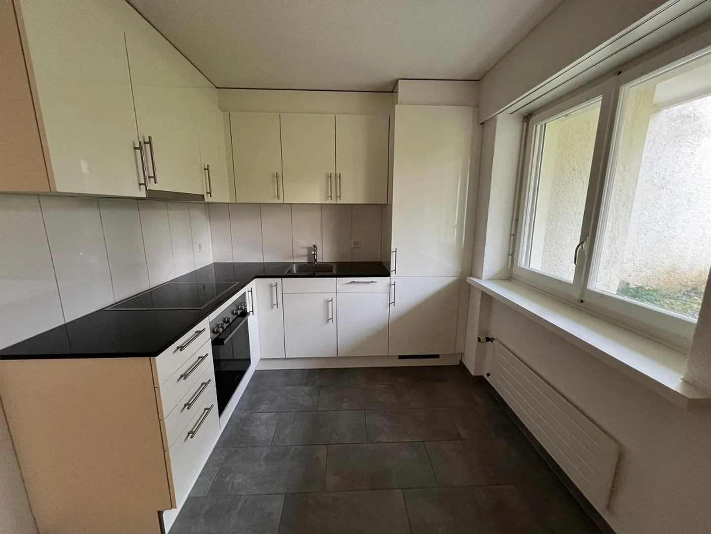 Appartamento moderno al piano terra in un quartiere residenziale attraente - Foto 1 di 8