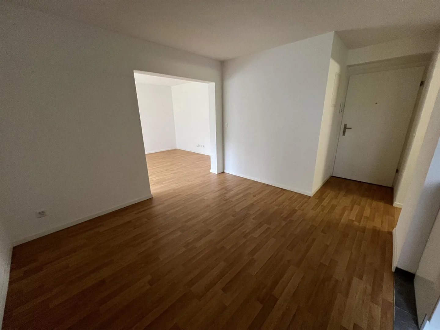Appartamento moderno al piano terra in un quartiere residenziale attraente - Foto 2 di 8