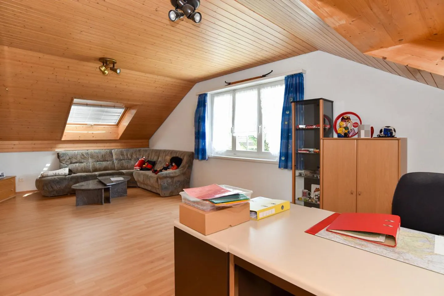 Detached single-family house with large garden in a preferred location - Photo 11 of 17