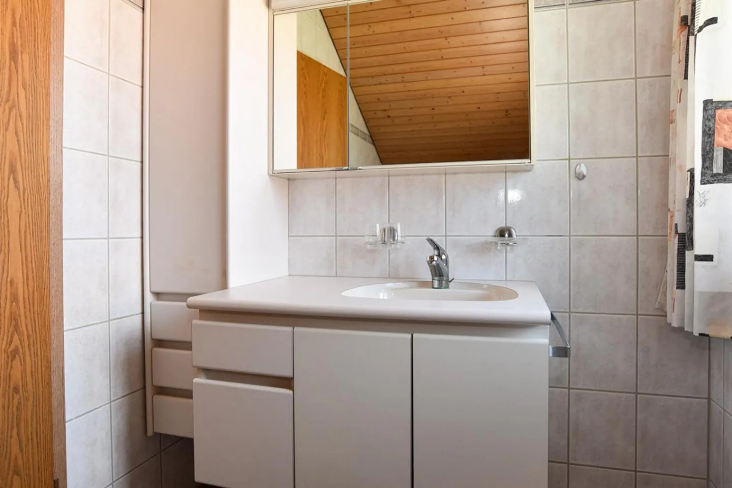 Detached single-family house with large garden in a preferred location - Photo 12 of 17