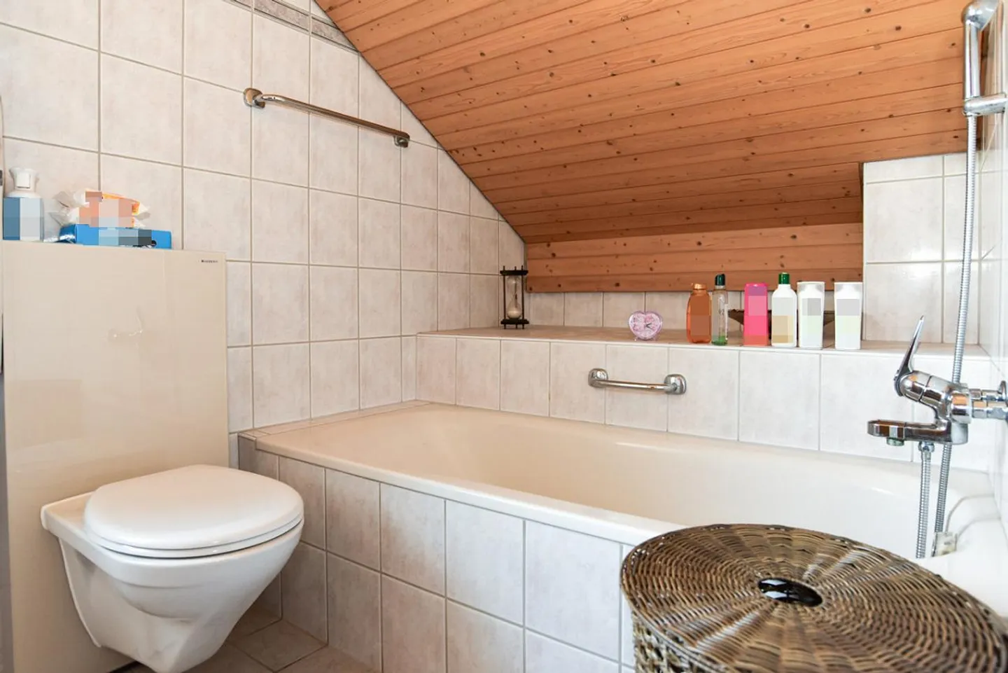 Detached single-family house with large garden in a preferred location - Photo 13 of 17