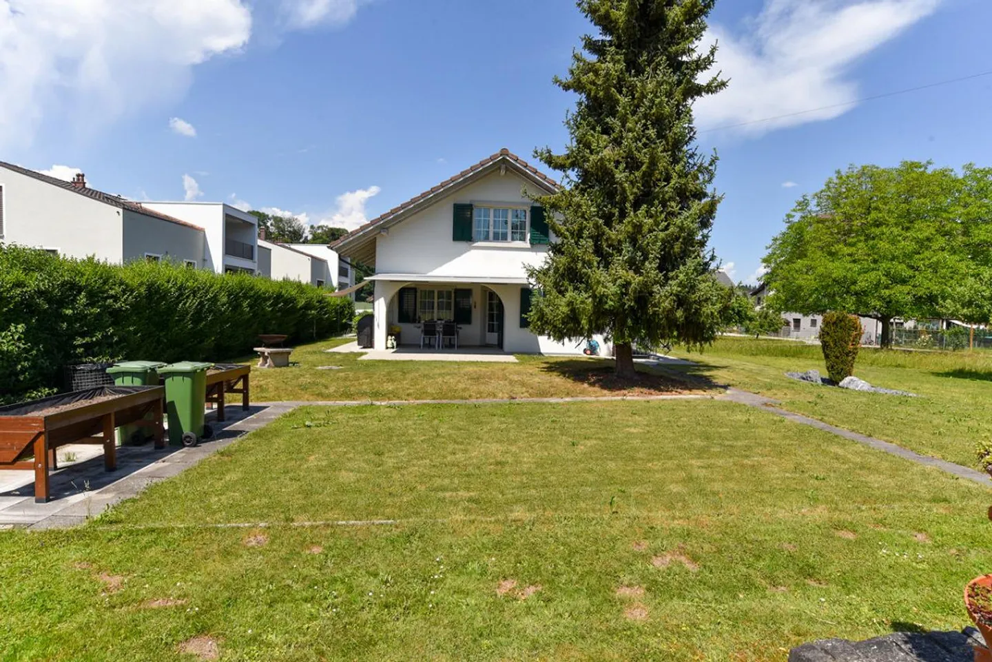 Detached single-family house with large garden in a preferred location - Photo 16 of 17