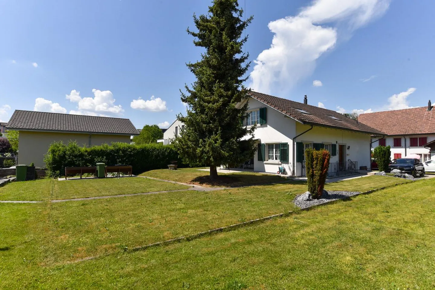 Detached single-family house with large garden in a preferred location - Photo 15 of 17