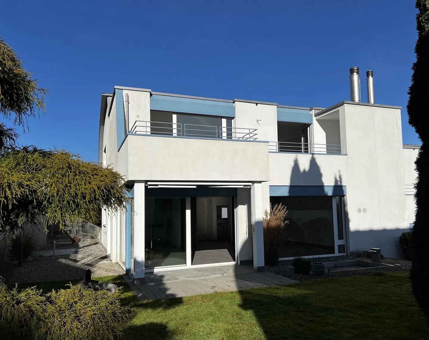 Bright, freshly renovated semi-detached house with garden in a quiet area - Photo 1 of 16