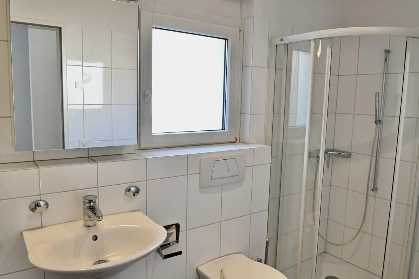 Bright, freshly renovated semi-detached house with garden in a quiet area - Photo 5 of 16