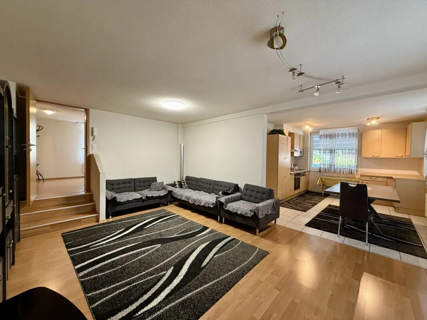 Casa affascinante con terrazza, balcone e giardino! Perfetto per le famiglie - Foto 3 di 15