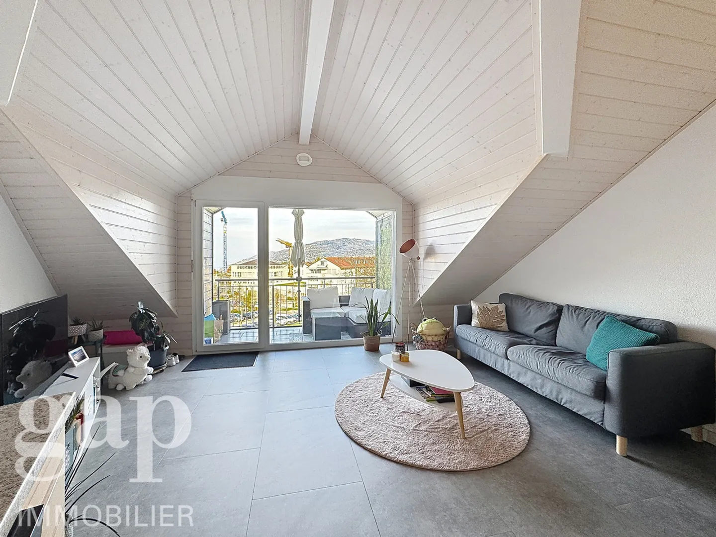 2.5 Room Apartment - Photo 2 of 7