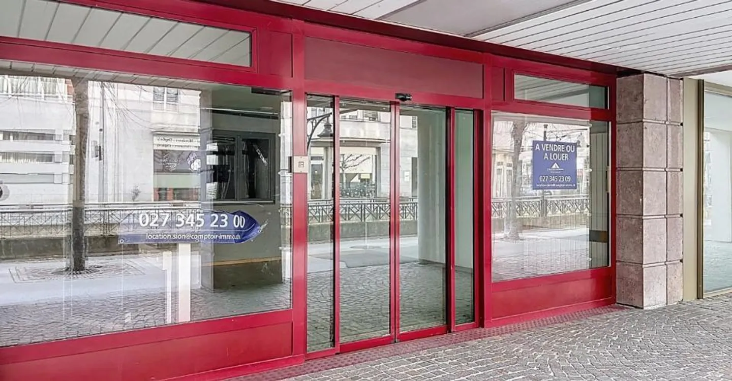 Geräumiger Geschäftsraum im Zentrum von Sierre - Foto 1 von 12