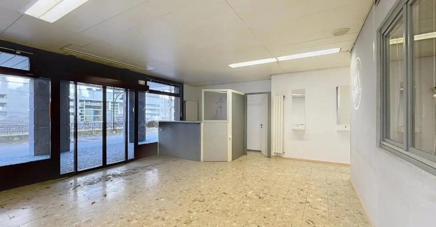 Geräumiger Geschäftsraum im Zentrum von Sierre - Foto 3 von 12