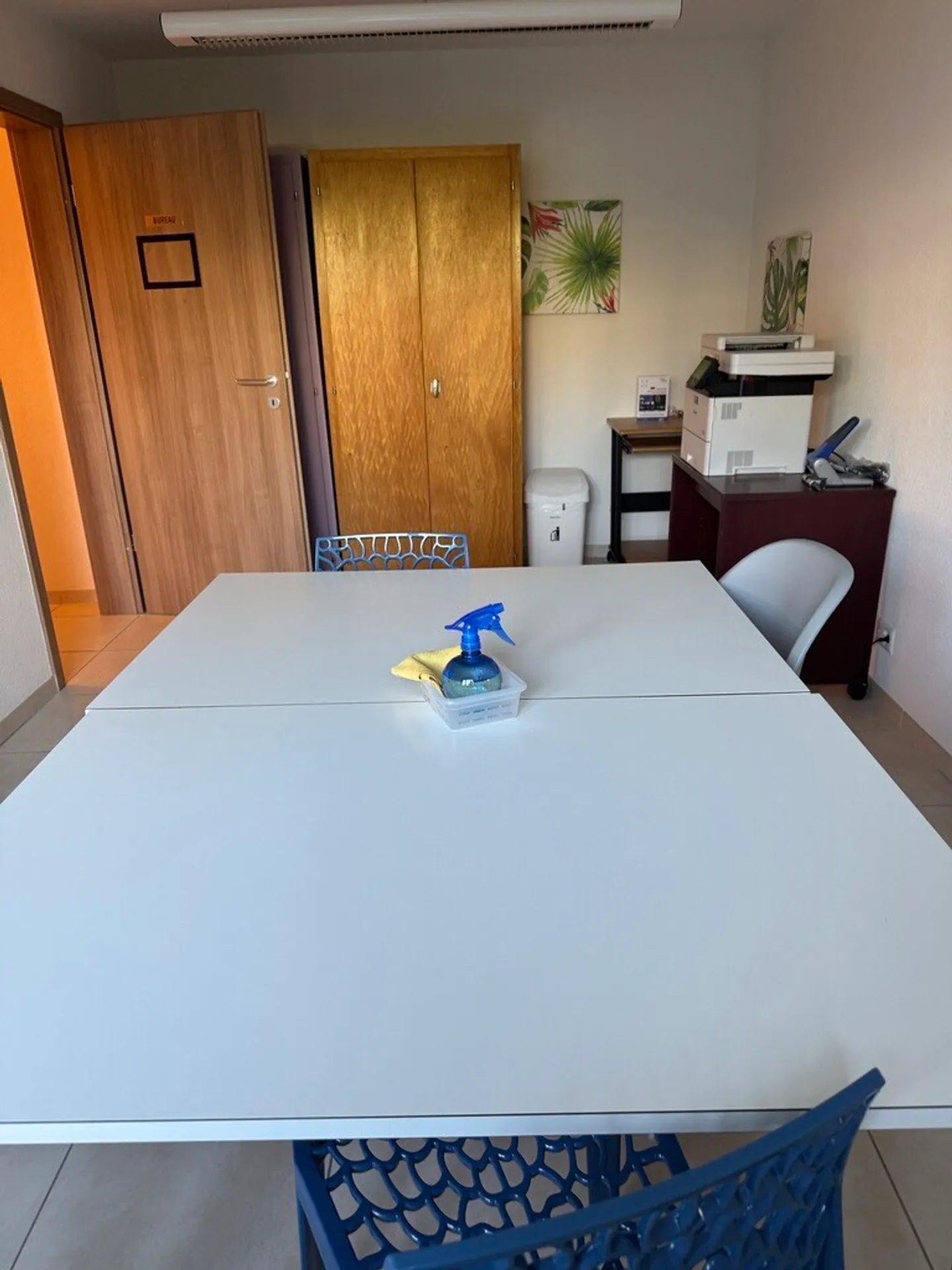 Geräumiges Büro im Erdgeschoss, ideal für eine Arztpraxis zur Miete in Estavayer-le-Lac. - Foto 2 von 5